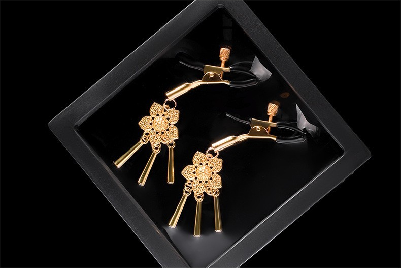 Gold-tone tassel clamp product view and English supplier reference