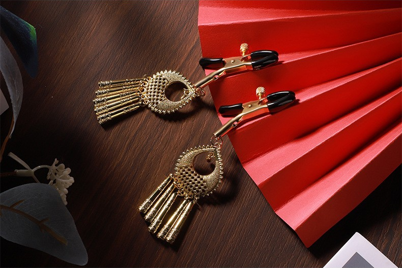 Gold-tone tassel clamp product view and English supplier reference