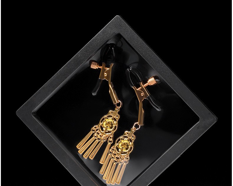 Gold-tone tassel clamp product view and English supplier reference
