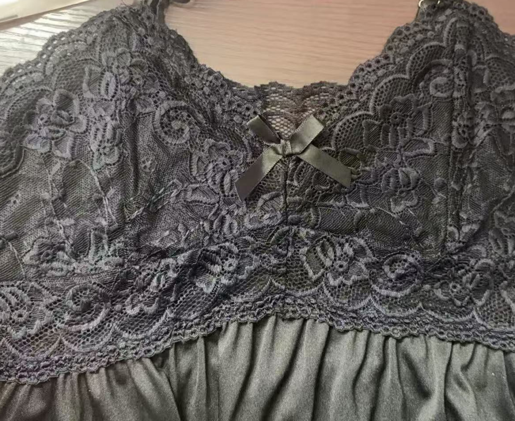 Lace nightdress - lace bow and seam detail